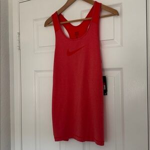 Nike Women’s Workout Tank Top NWT Size Large Fitted Stretchy Red Fitness Shirt